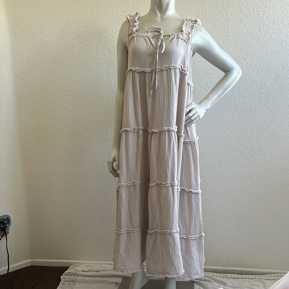 Meo Meli Elegant Cream Sleeveless Maxi Dress
